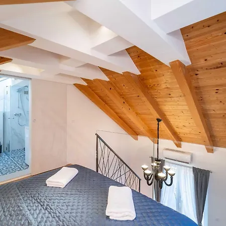 Aura - Duplex With Balcony