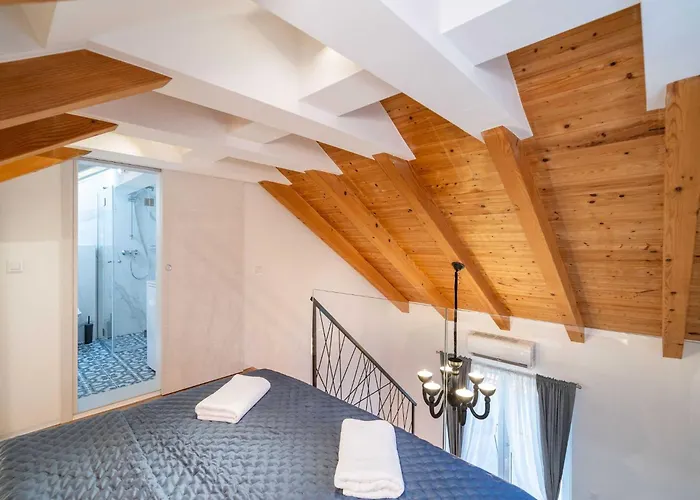 Aura - Duplex With Balcony