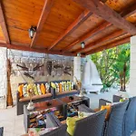 아파트 Aura - Duplex With Balcony *