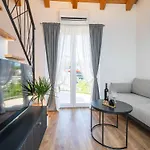 Aura - Duplex With Balcony 아파트