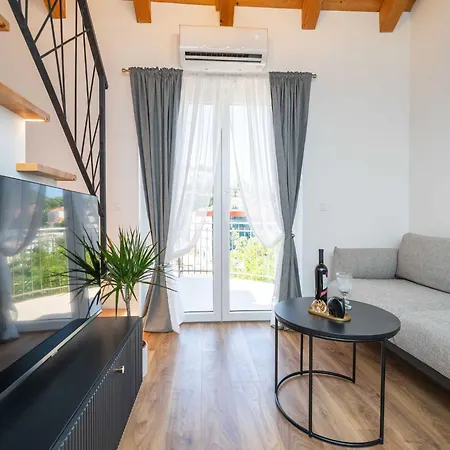 Aura - Duplex With Balcony Apartment