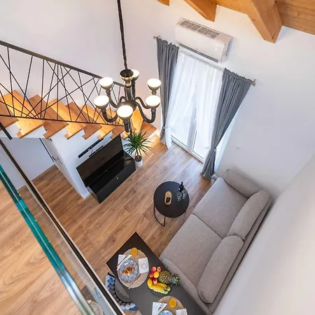 Aura - Duplex With Balcony